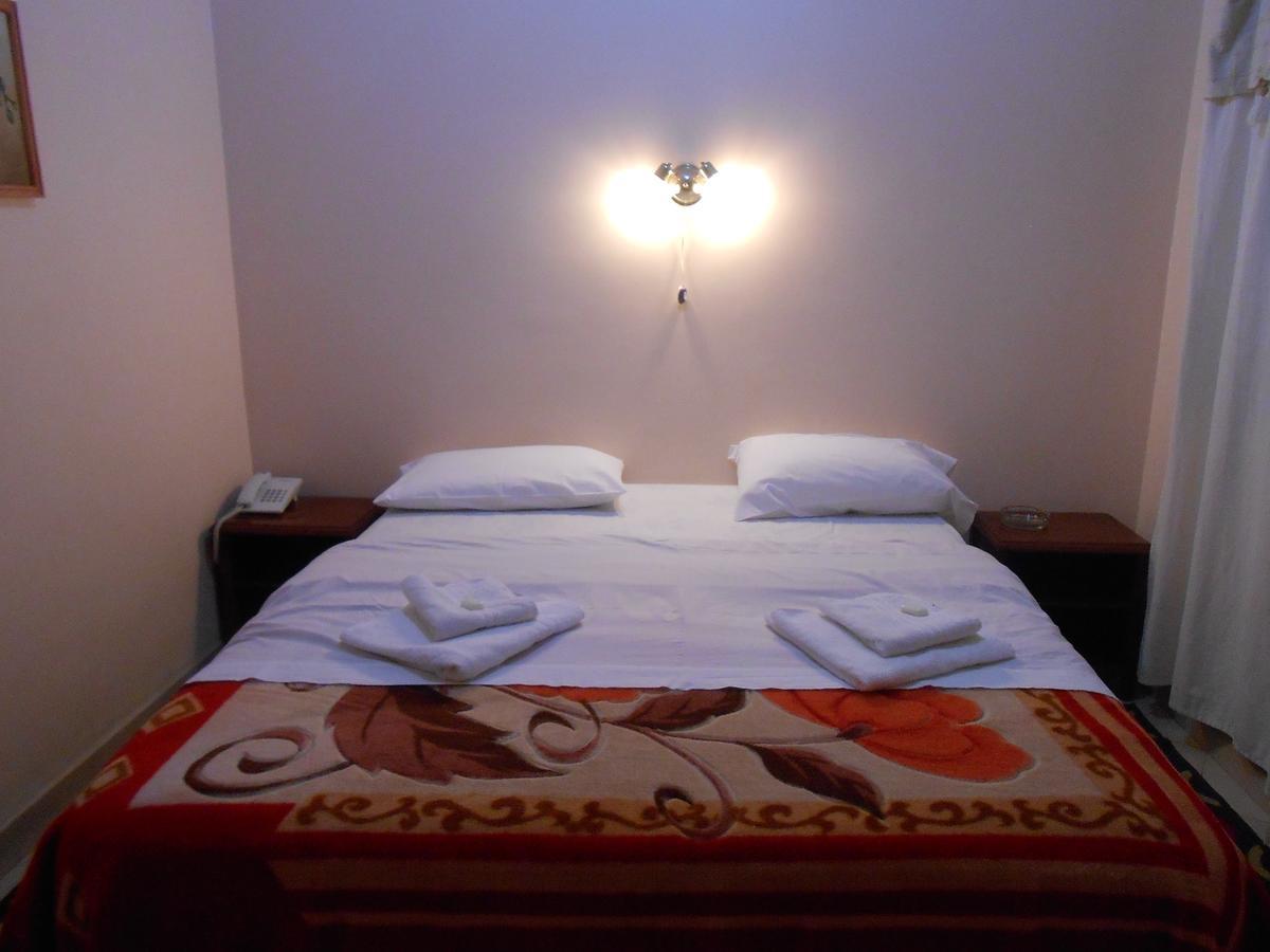Hotel Florencia Termas de Río Hondo Buitenkant foto