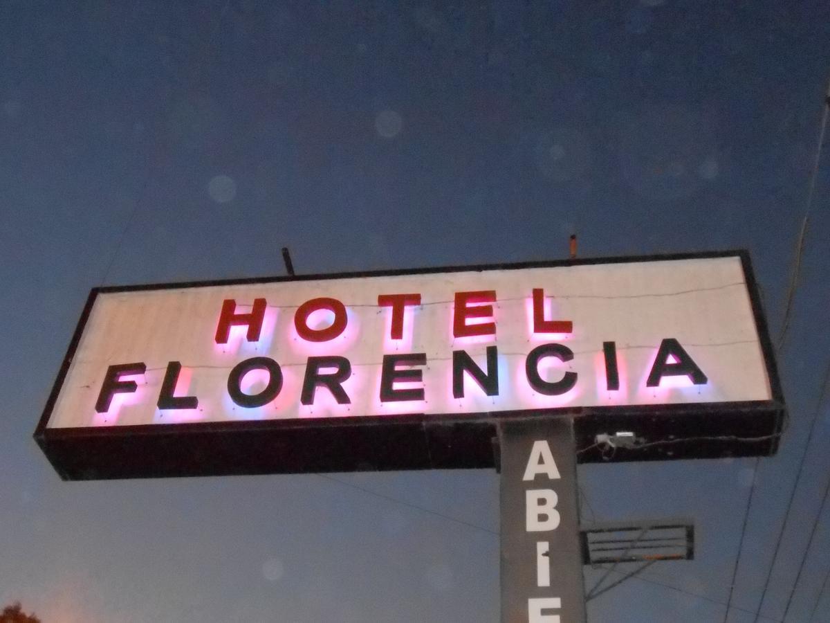 Hotel Florencia Termas de Río Hondo Buitenkant foto